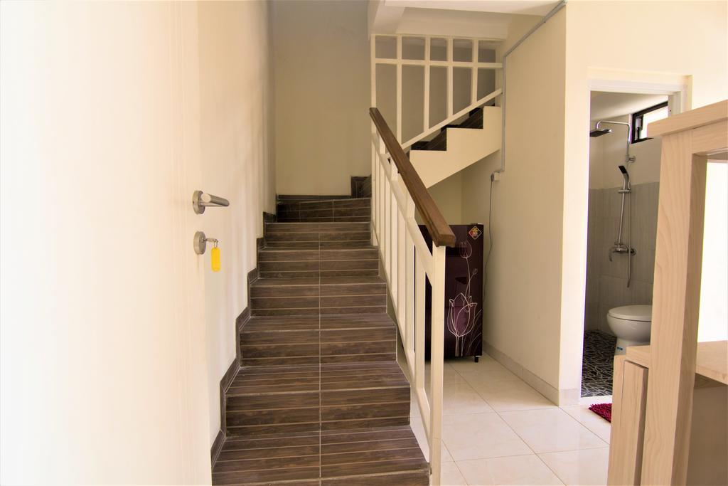 Reddoorz @ Mayjen Sungkono Surabaya Exterior photo