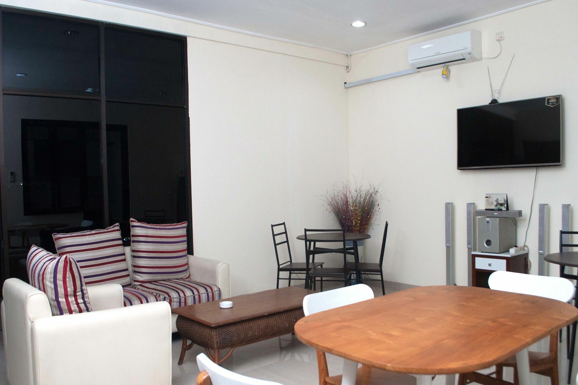Reddoorz @ Mayjen Sungkono Surabaya Exterior photo