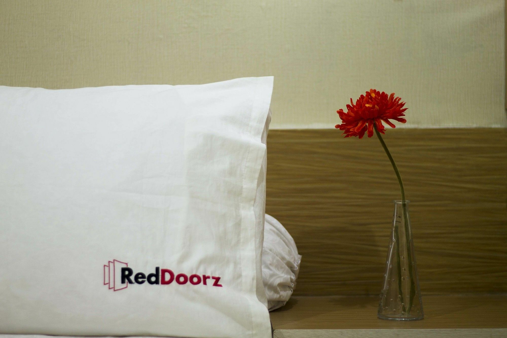 Reddoorz @ Mayjen Sungkono Surabaya Exterior photo