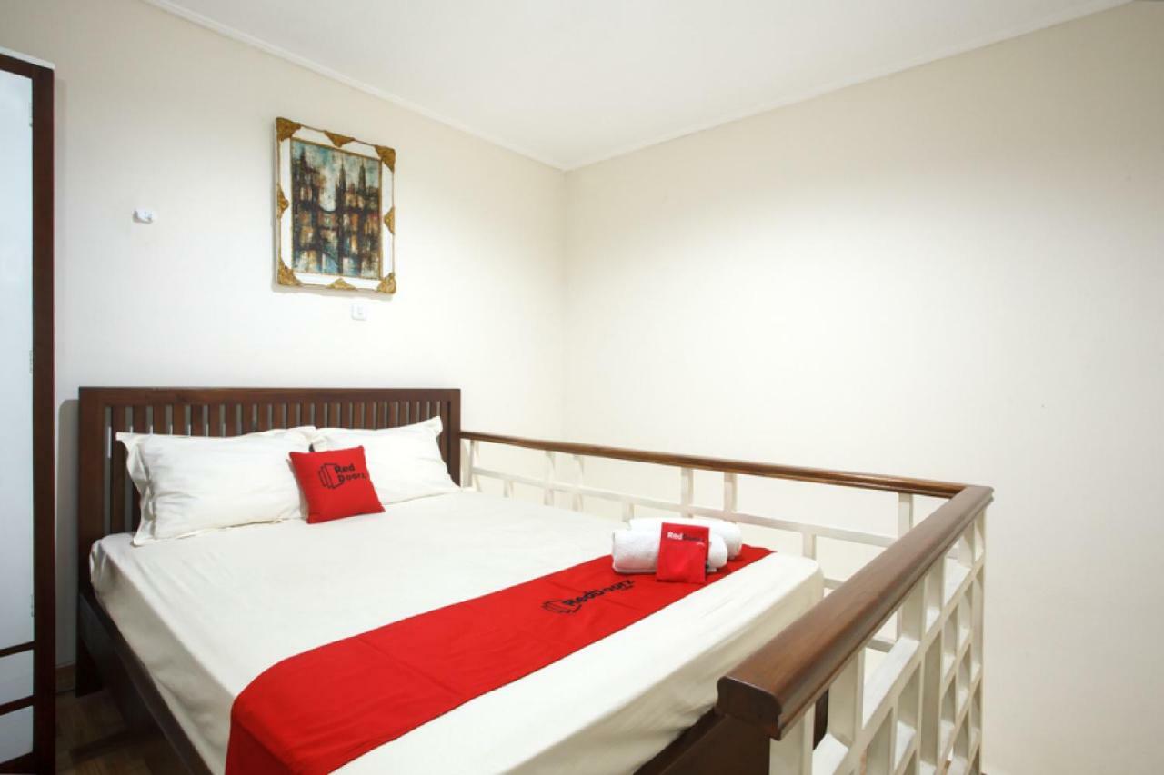 Reddoorz @ Mayjen Sungkono Surabaya Exterior photo