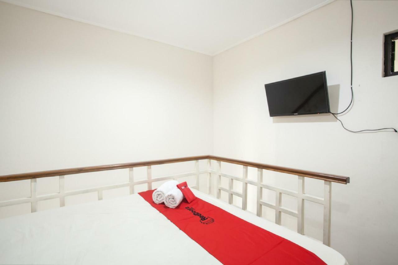 Reddoorz @ Mayjen Sungkono Surabaya Exterior photo