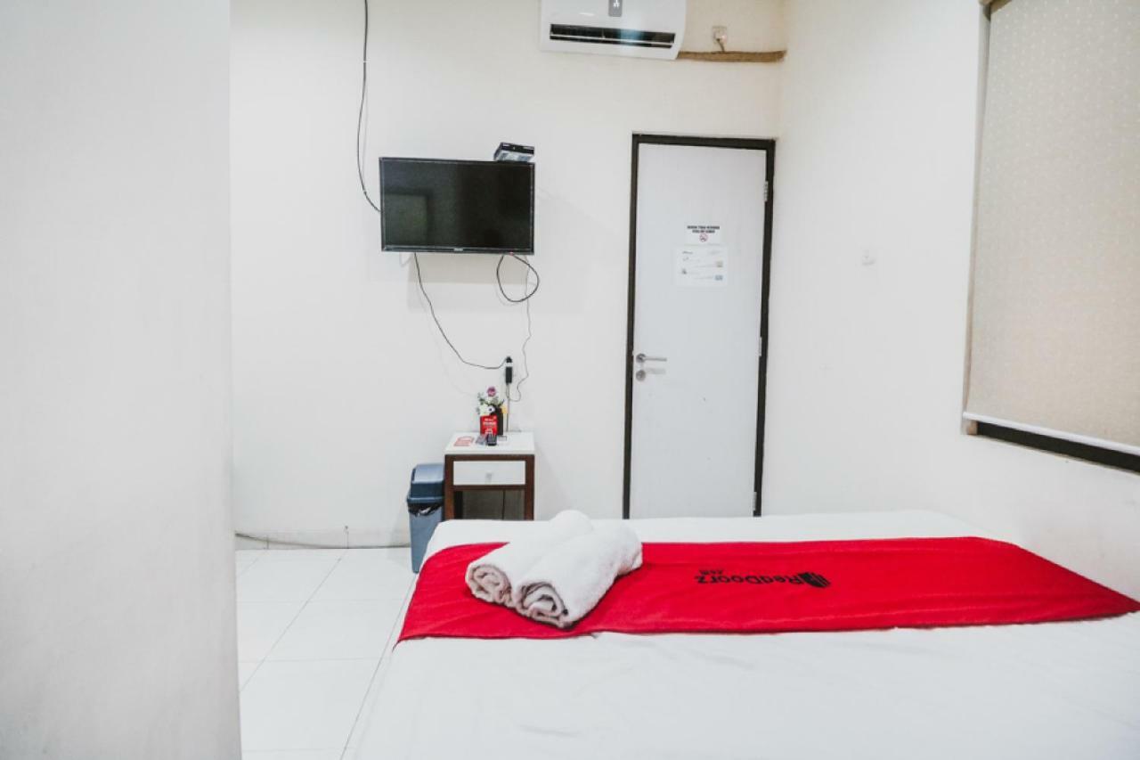 Reddoorz @ Mayjen Sungkono Surabaya Exterior photo
