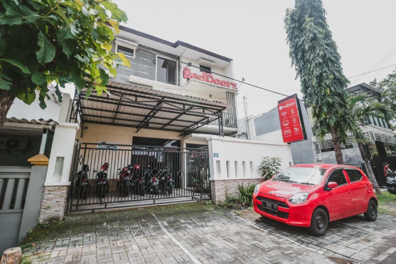 Reddoorz @ Mayjen Sungkono Surabaya Exterior photo