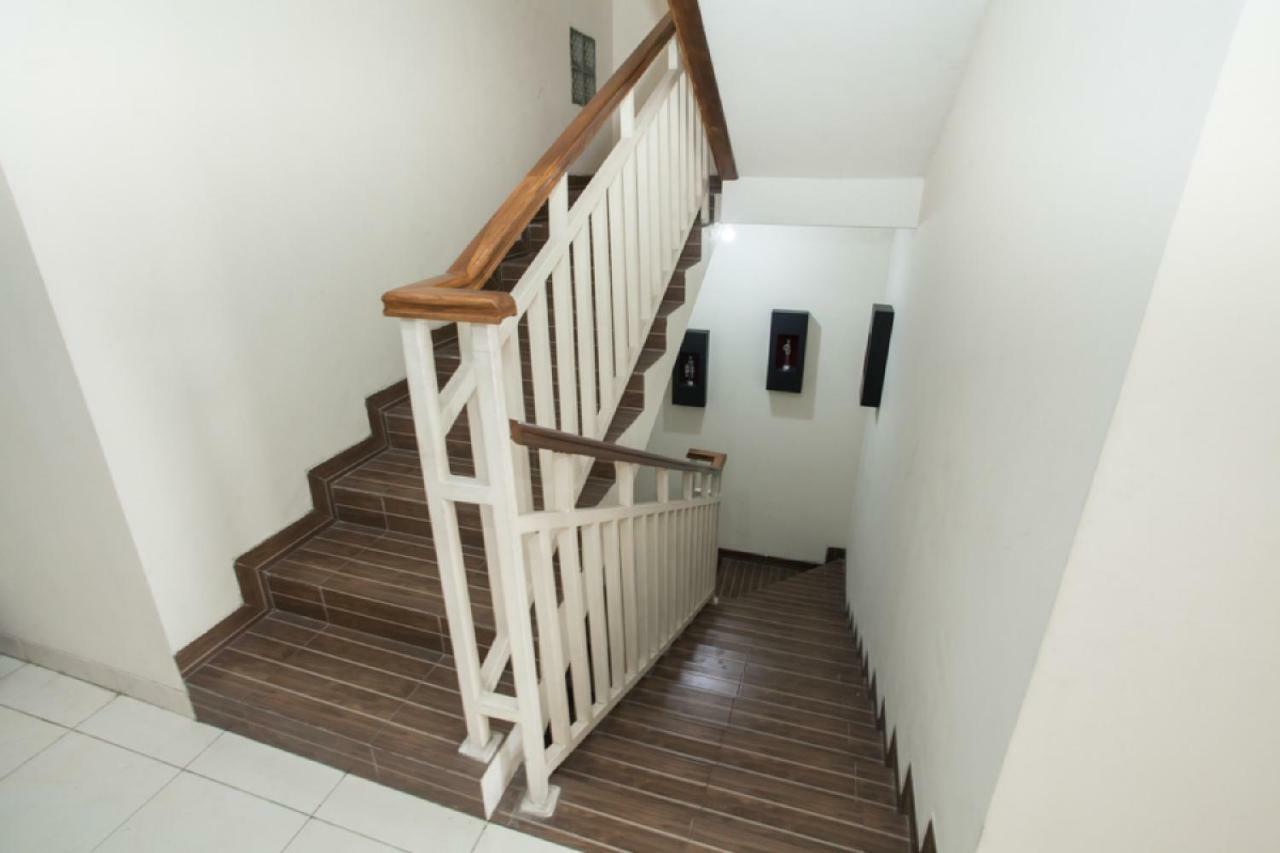 Reddoorz @ Mayjen Sungkono Surabaya Exterior photo